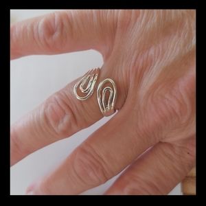 GORGEOUS RING SILVER 925 - ADJUSTABLE TO ALL SIZES (NEW)